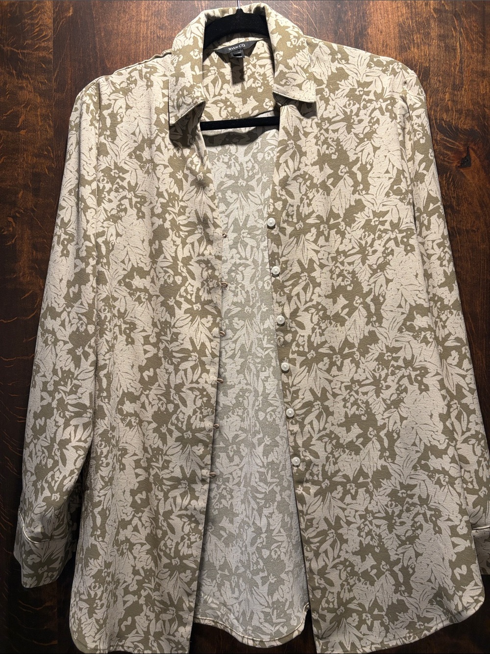 Light Taupe & Ivory Floral Button-Up shirt
